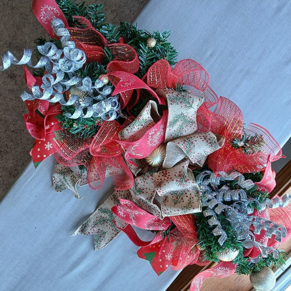 VTG Winter Holiday Swag Wreath Christmas Decor faux evergreen red gold ribbon